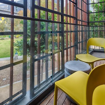 Orange Stay Townhouses Melbourne Exterior photo